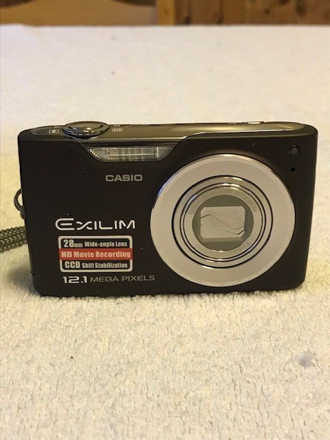 Casio Exilim Digitalkamera MED LADDARE OCH VÄSKA