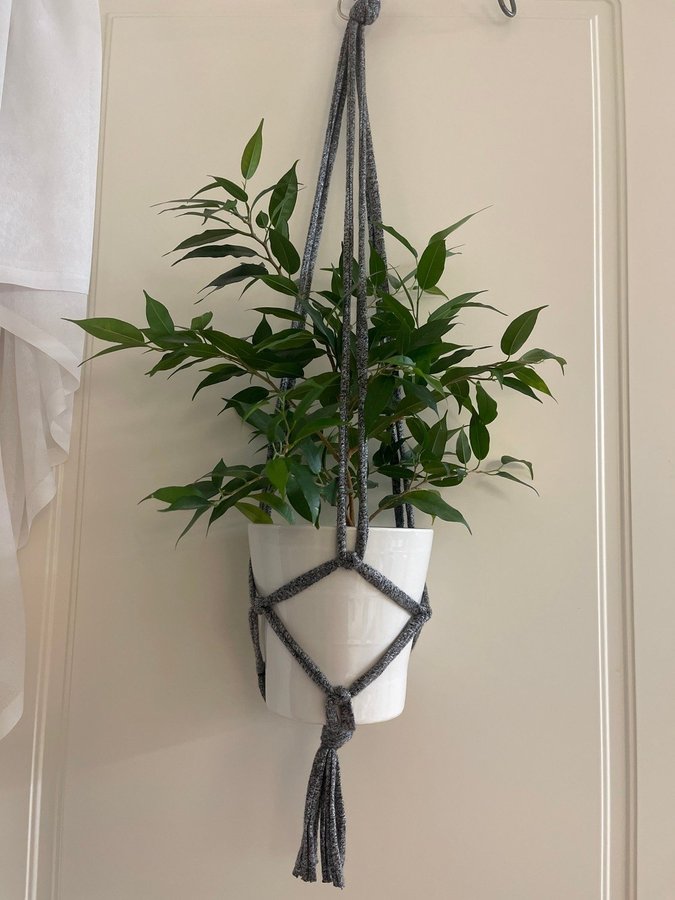 ampel makramé plant hanger grå melerad (13-15 cm)