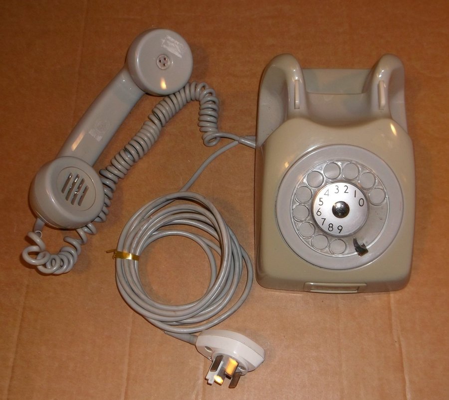 Telefon grå plast analog med fingerskiva Televerket Sweden 1970-tal rekvisita