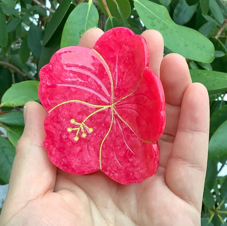 Ny Fransk Coucousuzette Hair Claw ”Hibiscus” Hårklamma Hårklo