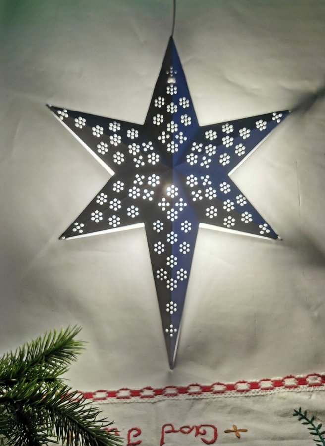 Adventsstjärna - Klassisk vit stjärna - tillverkad i plåt