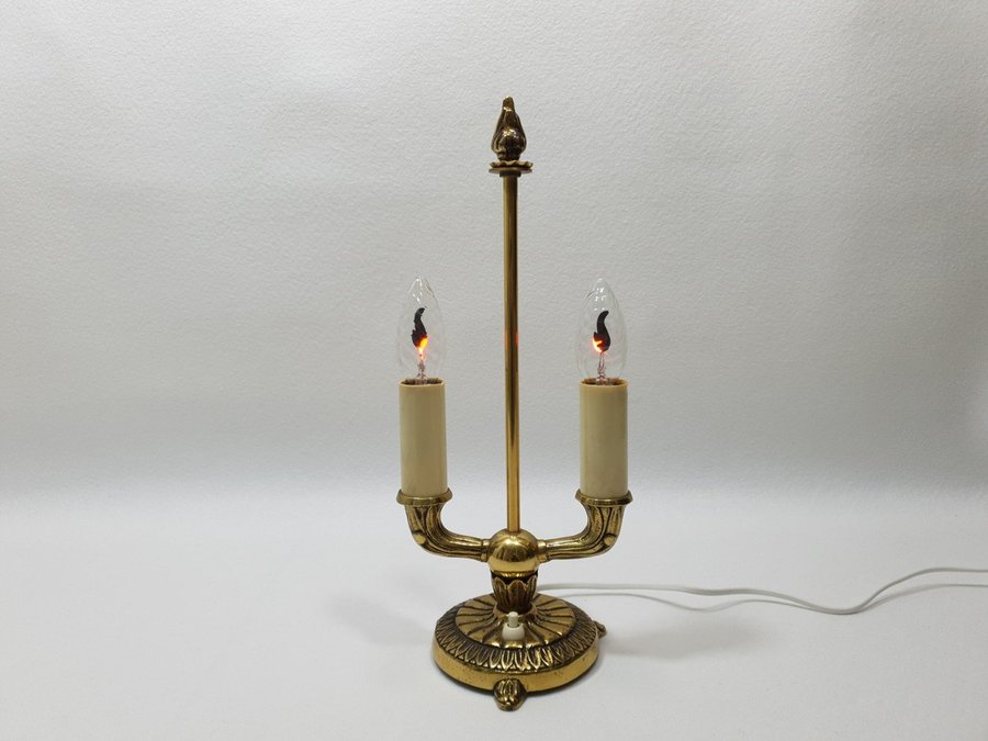 Vintage (antik?) mässingslampa med en modern touch