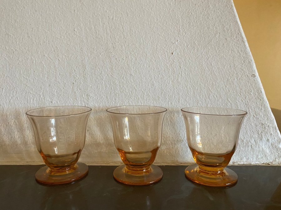 Karaff Med Tre Glas / Karaffer / Spritglas / Färgat Glas