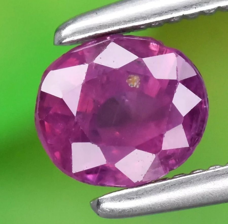 Oval Rosa-Lila Safir 0,55 Carat, länk till video i beskrivningen