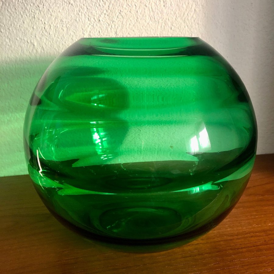 Funkis 30-tal stor grön Klotvas Kulvas troligt Eda glasbruk grönt glas Art Deco