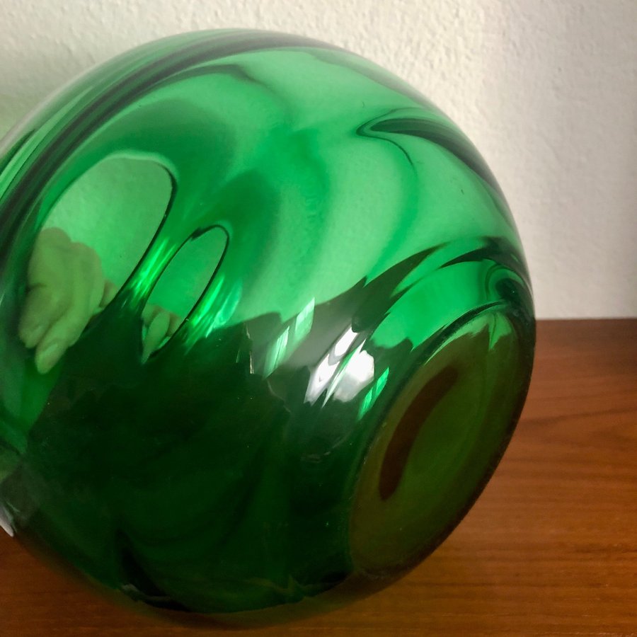 Funkis 30-tal stor grön Klotvas Kulvas troligt Eda glasbruk grönt glas Art Deco