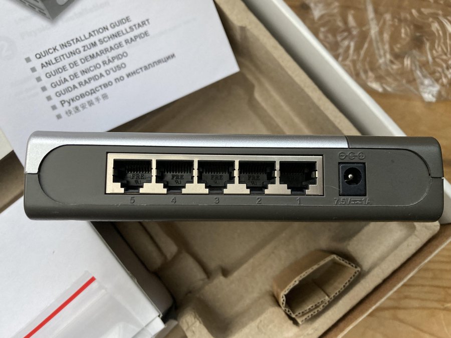 D-link DES-1005D switch