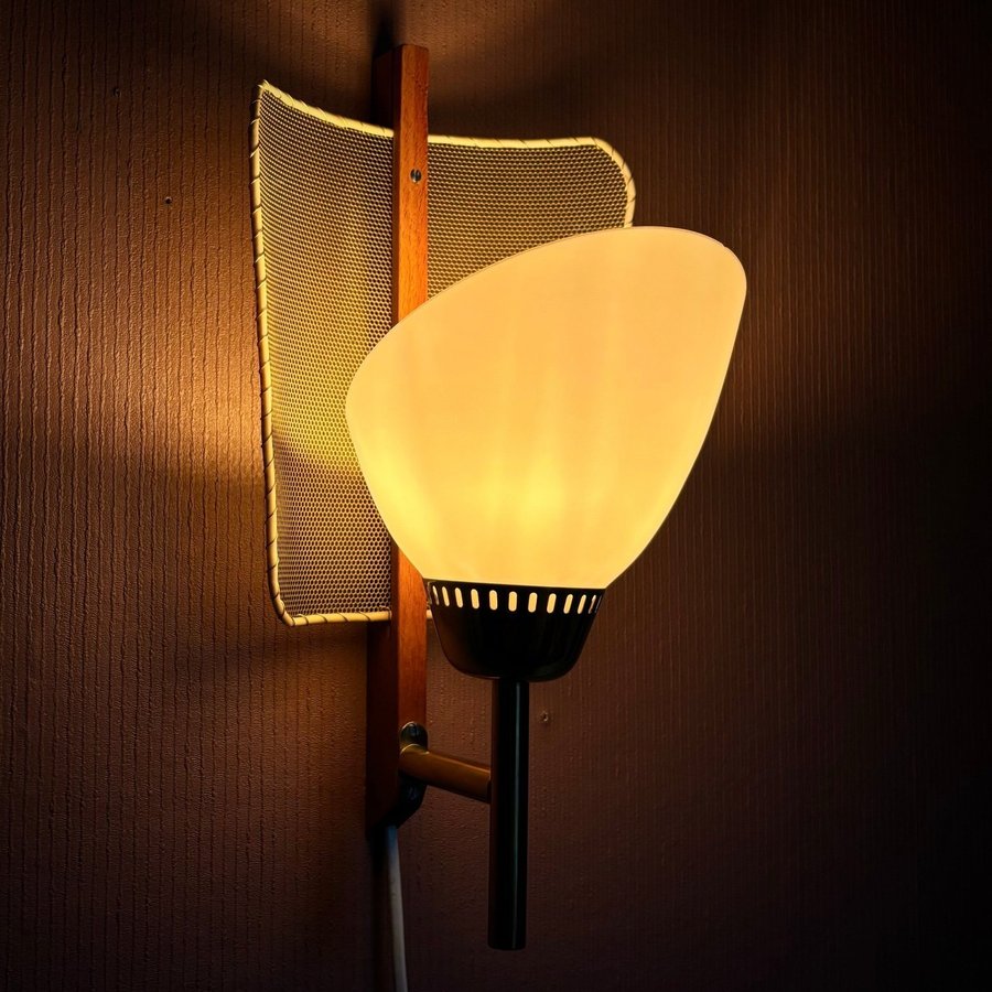 Retro vägglampa Swedish modern design mässing opalglas ek lampa