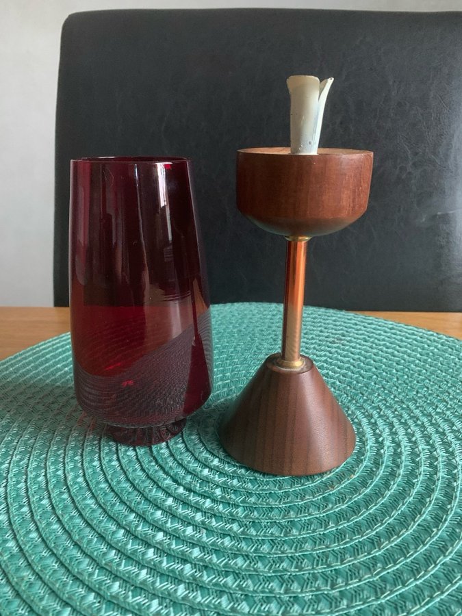 Retro ljuslykta i teak , koppar med rött glas 50/60 tal