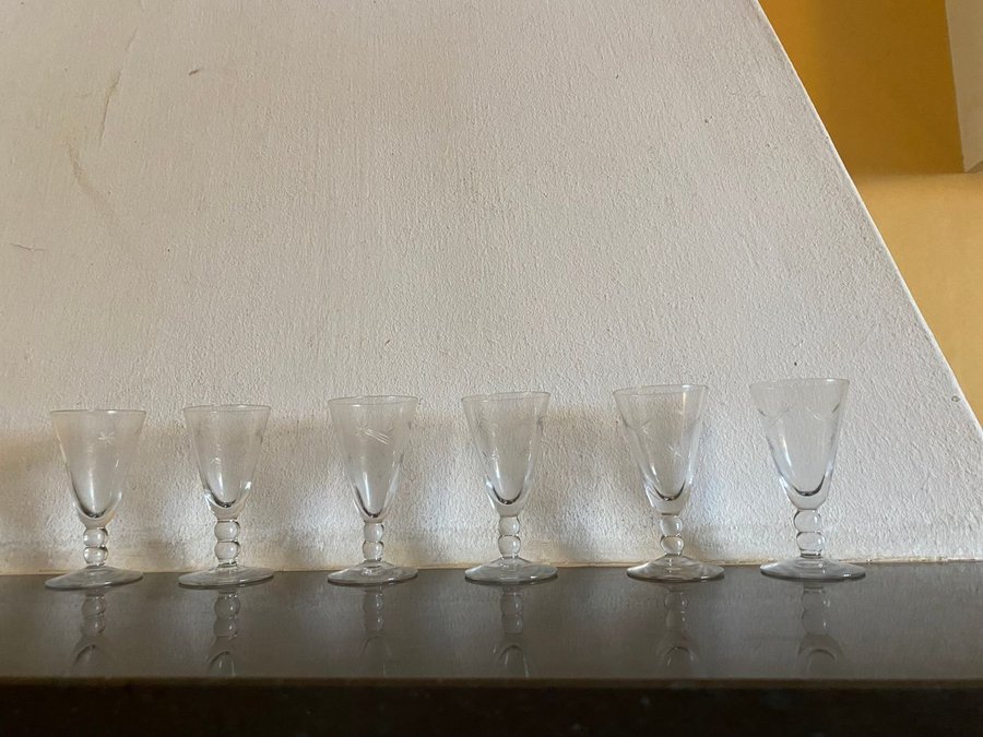 Gamla Graverade Spritglas / Graverat Glas / Spritglas