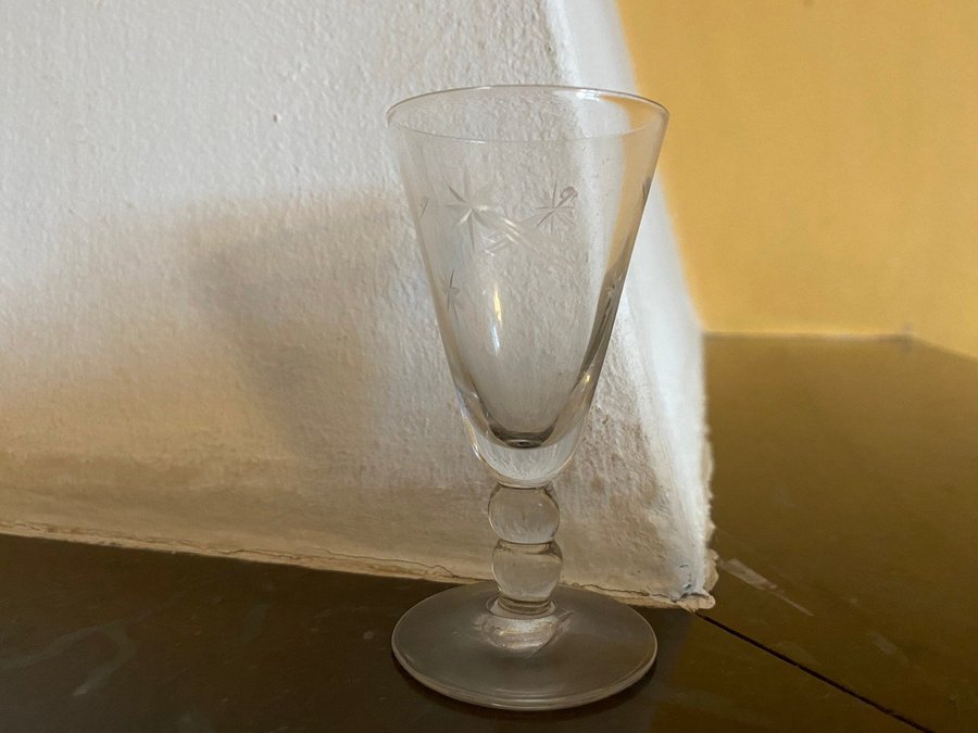 Gamla Graverade Spritglas / Graverat Glas / Spritglas