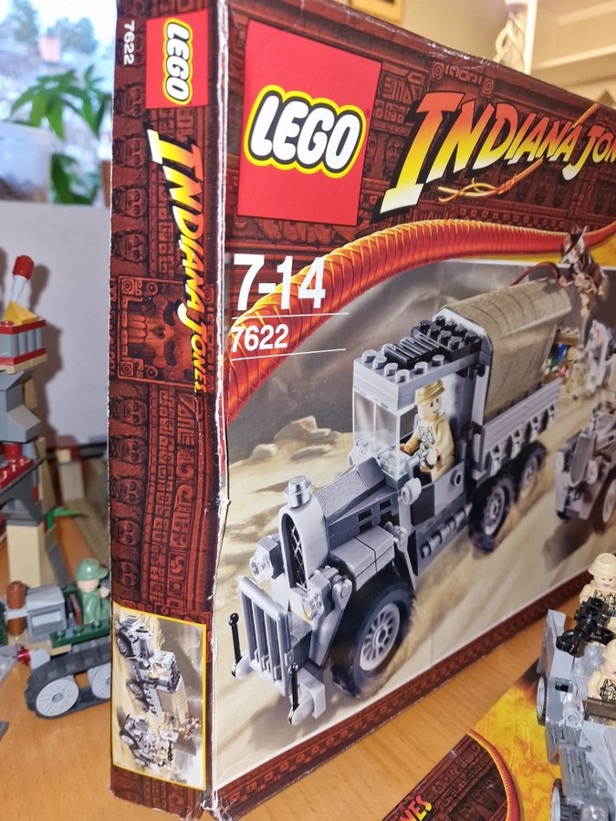 LEGO Indiana Jones 7622 - The Temple of the Crystal Skull