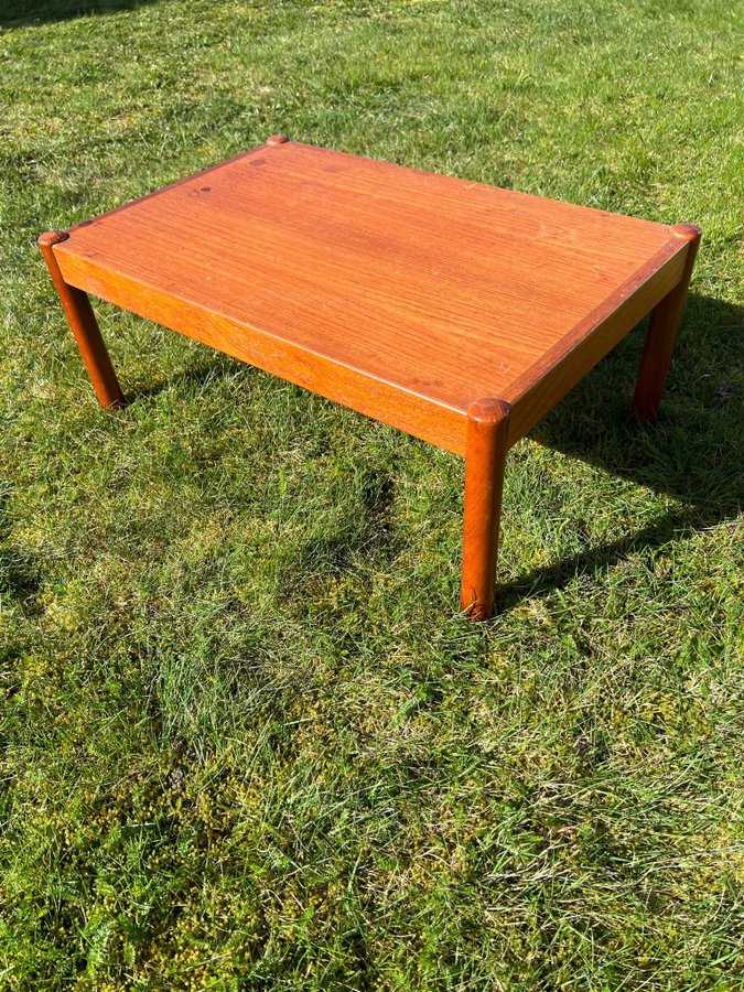 Fint litet BORD i TEAK . 1950/60-tal