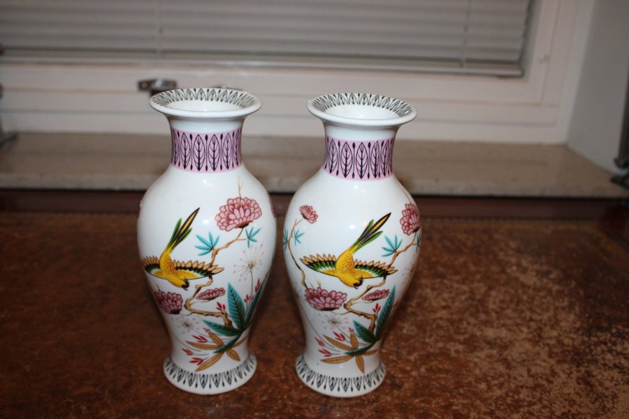 Sanbo 2 vackra handmålade spanska vaser