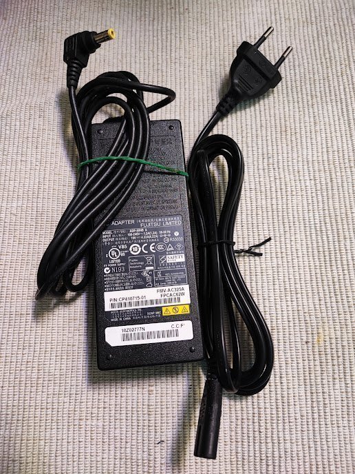 Fujitsu Limited AC-adapter 19V422A original