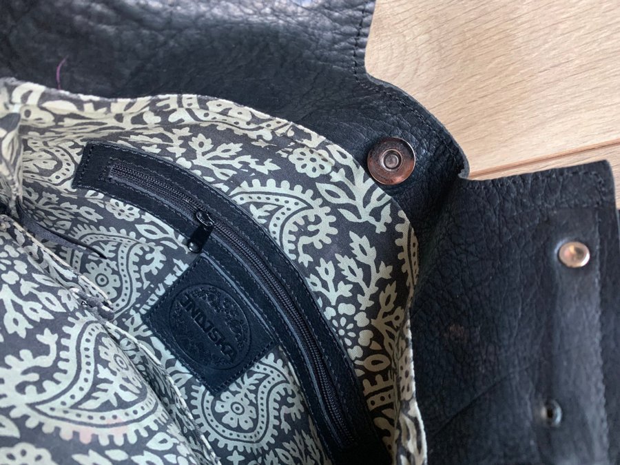 Indiska läderväska chic skinn svart boho bohem skinnväska handväska axelväska