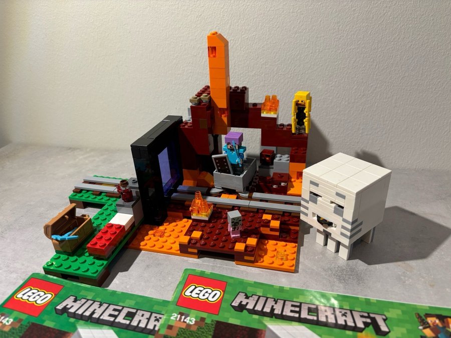 LEGO Minecraft 21143 - The Nether Railway