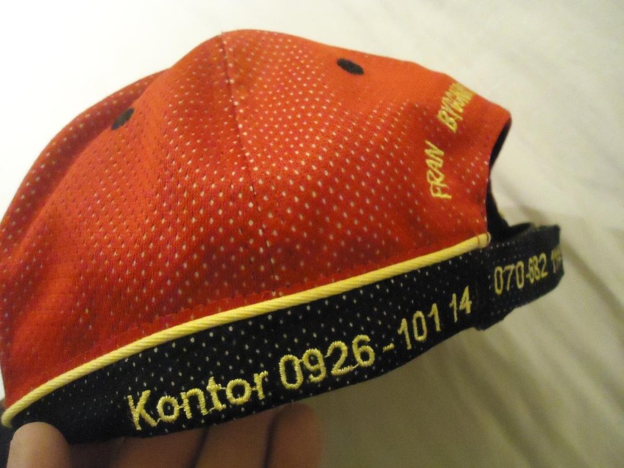 Keps TI S Trä  Bygg och Plåt Överkalix prickig design röd/svart baseball cap
