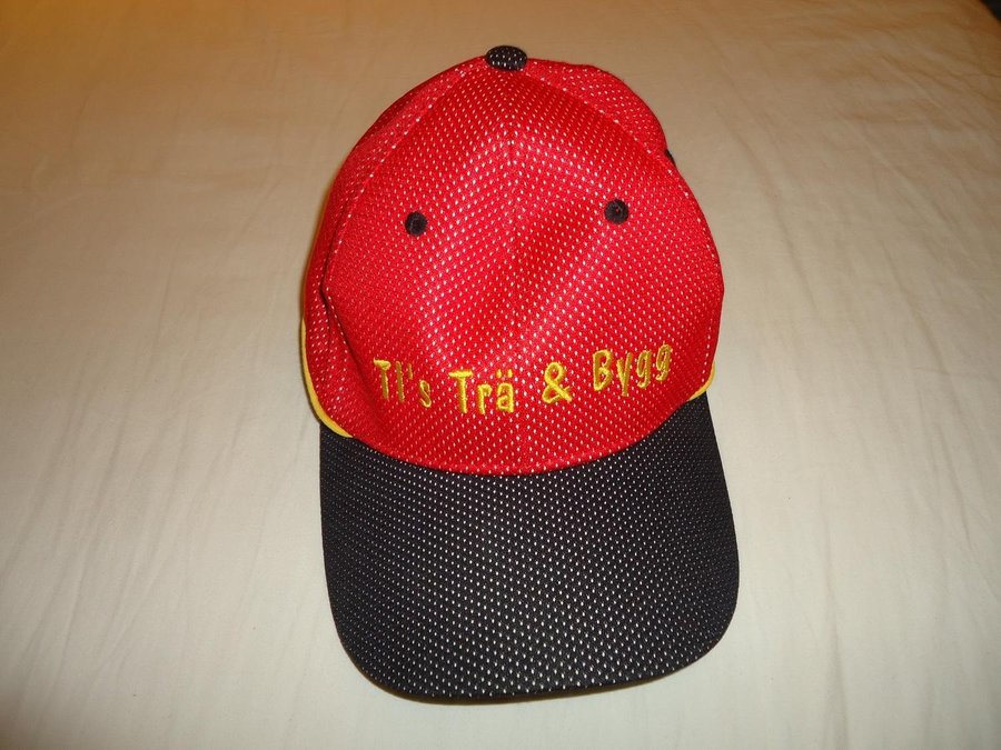 Keps TI S Trä  Bygg och Plåt Överkalix prickig design röd/svart baseball cap