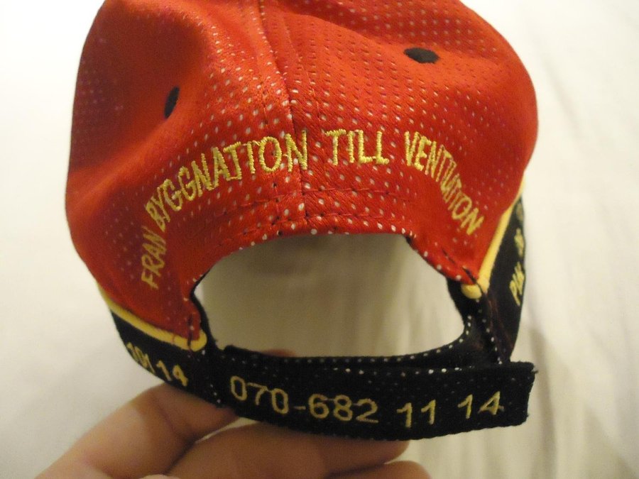 Keps TI S Trä  Bygg och Plåt Överkalix prickig design röd/svart baseball cap