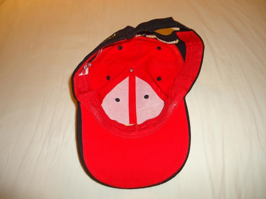 Keps TI S Trä  Bygg i Överkalix röd/svart baseball hat cap broderade detaljer