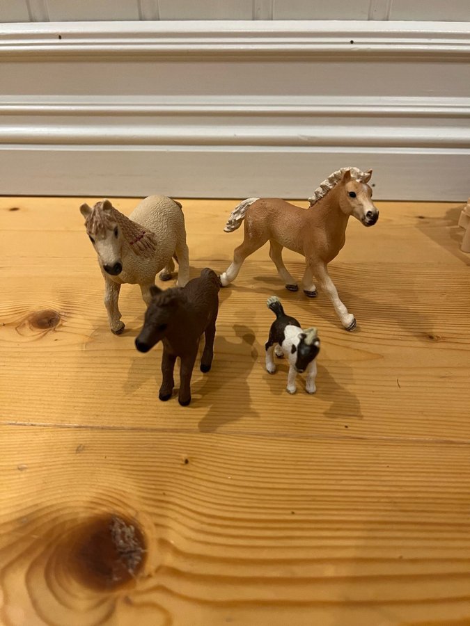 Schleich Hästar och tillbehör