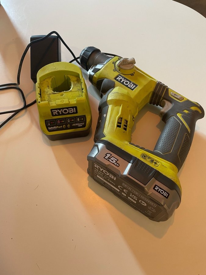 Ryobi 18V Slagborrmaskin med batteri och laddare