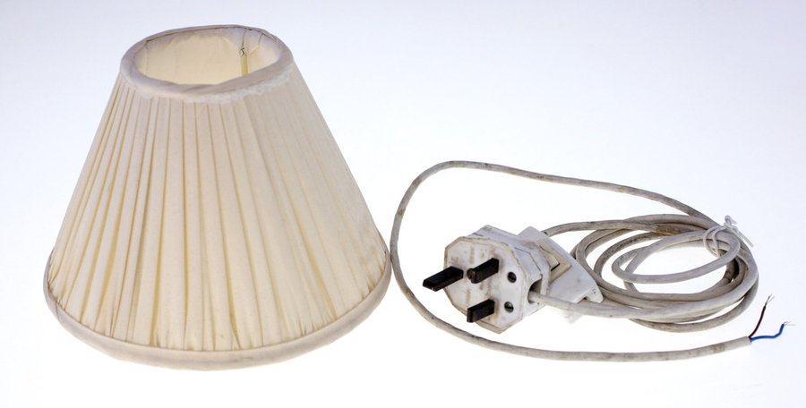 Sitzendorf antique lampshade with UK electrical cable (Combined Weight: 270g)
