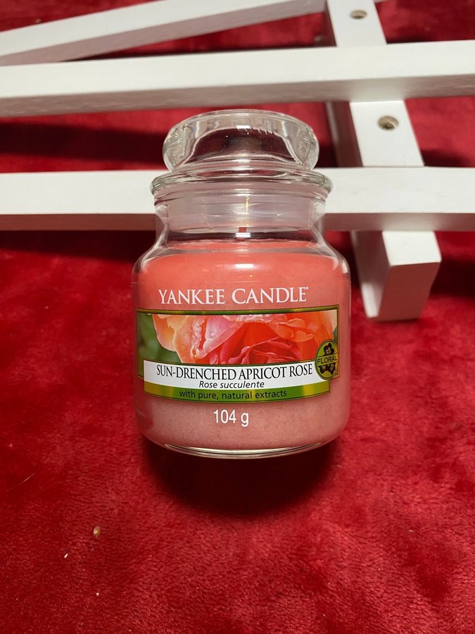 Yankee Candle - Sun-drenched Apricot Rose ; Small Jar (NY)