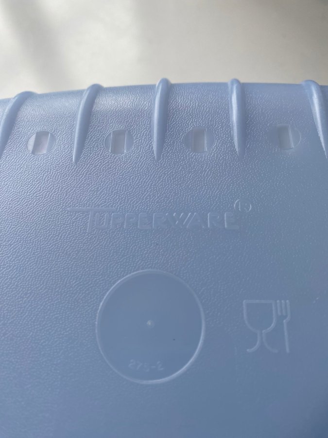 Tupperware Behållare med lock 3L