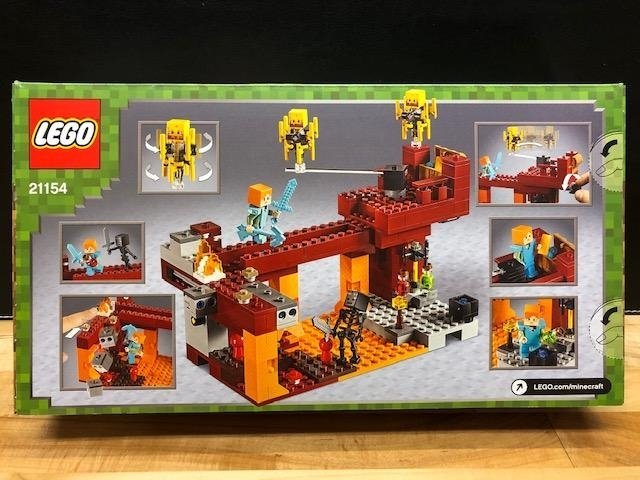 LEGO Minecraft 21154 "Den flammande bron" - från 2019 oöppnad!