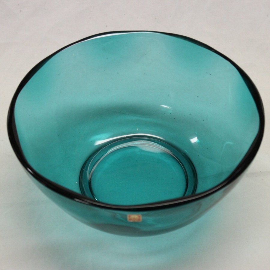Petroleumblå Rund Glasskål Salladskål i Glas Målerås Glasbruk
