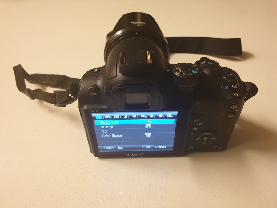 kompakt systemkamera Samsung NX-11 med objektiv Samsung 18-55