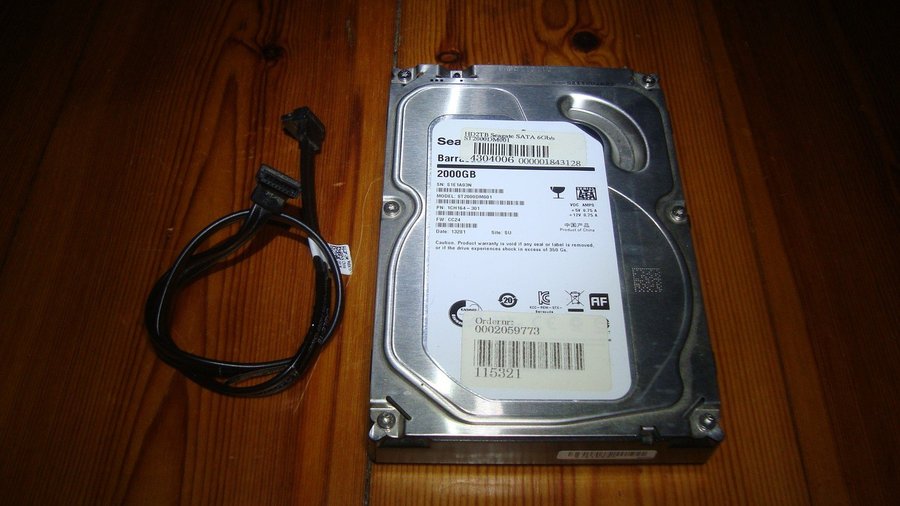 Defekt hårddisk Seagate Barracuda 2000 GB ST2000DM001 PN 1CH164-301 FW CC24 + SA