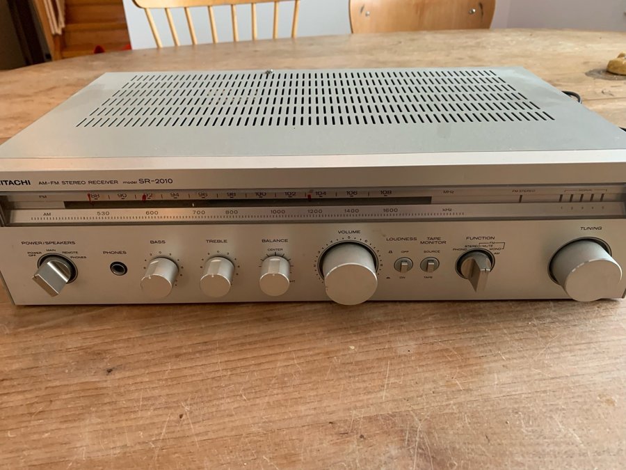 Hitachi SR-2010 AM-FM Stereo Receiver