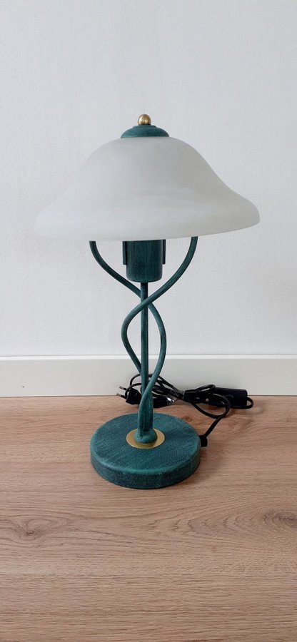 Väldigt fin lampa metall och frostad glas