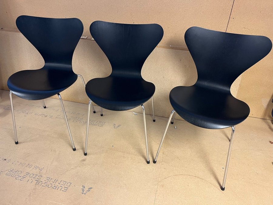 Sjuan stolar Arne Jacobsen Paketpris 3 stycken Its koral