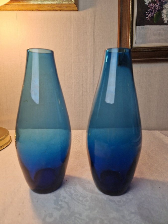 2 st vaser i glas blå