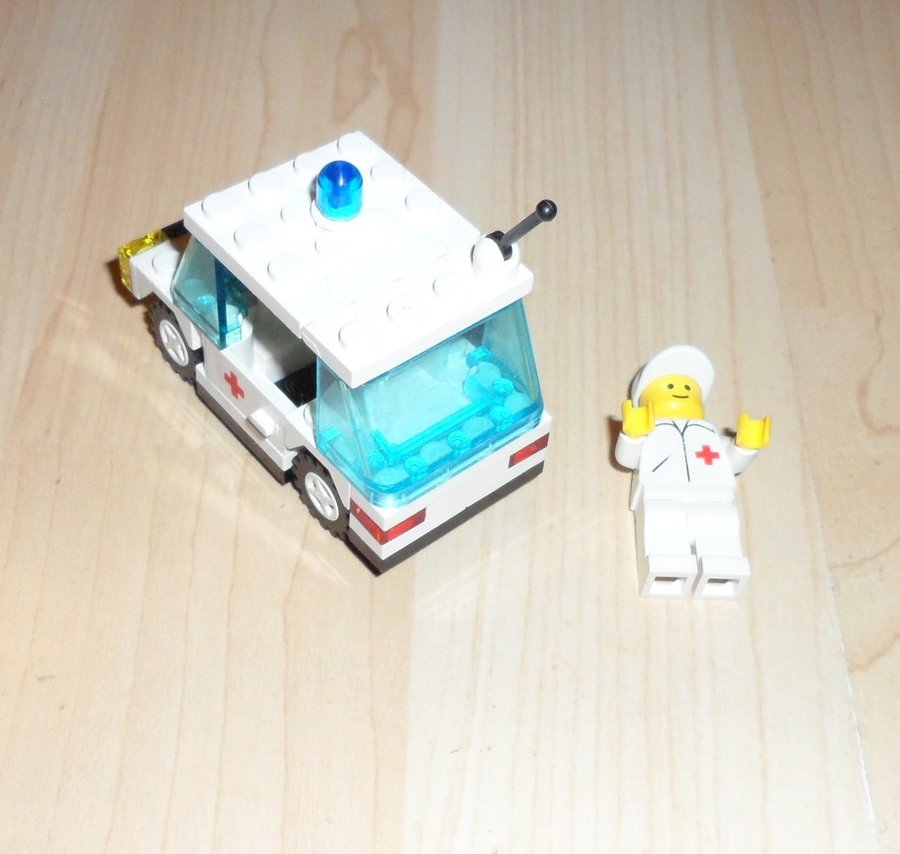 LEGO: Minicar / Ambulance old (Classic)