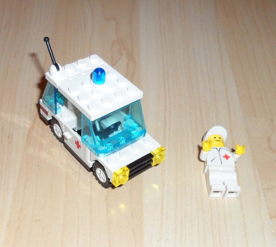 LEGO: Minicar / Ambulance old (Classic)