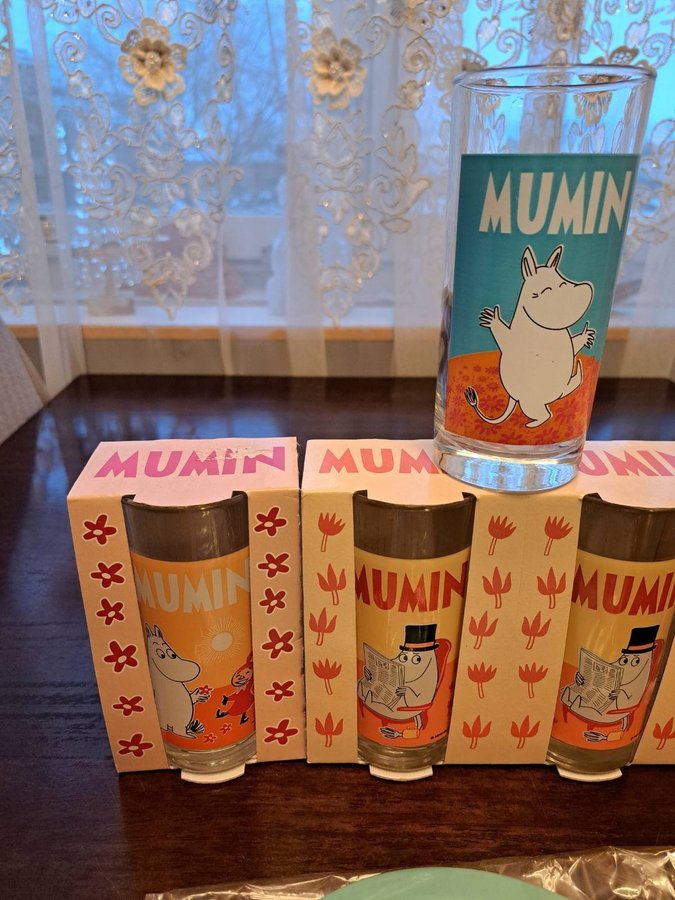 Mumin samlarglas glas 5 st + tallrik + bestick  Helt ny