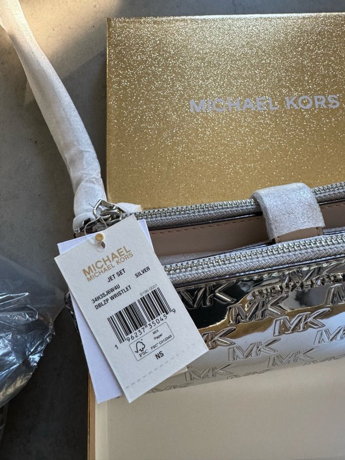 Michael Kors Jetset Wristlet