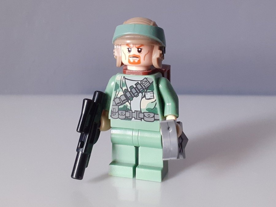 Lego Star Wars Endor Rebel Trooper med modifierad lego ryggsäck + tillbehör