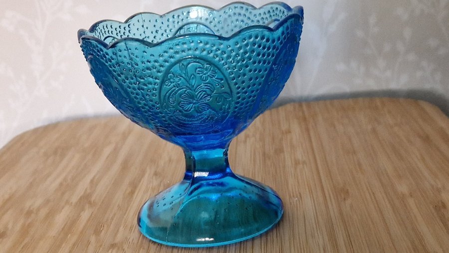 glas skål i härligt turkos färg eventuellt Riihimäki finland 1900 tal