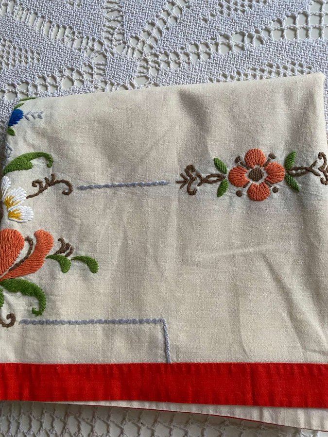 Retro handbroderad duk bordsduk