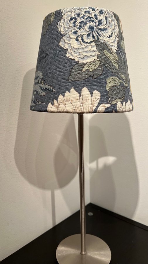 LAMPSKÄRM TYG FRÅN SVENSKT TENN GP  J BAKER / MAGNOLIA TEXTIL