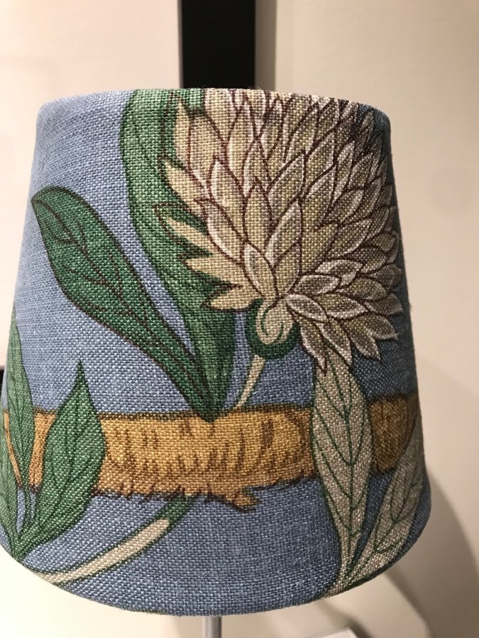 LAMPSKÄRM TYG FRÅN SVENSKT TENN GP  J BAKER / HYDRANGEA BIRD INDIGO TEXTIL