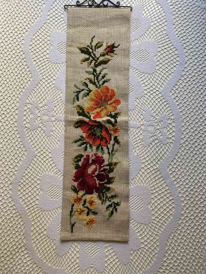 Handbroderad bonad väggbonad vepa blommor