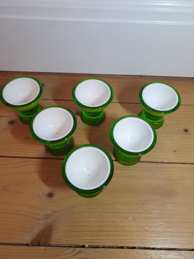 6st Retro Vintage Tvåfärgade Limegröna Äggkoppar på Fot i Plast