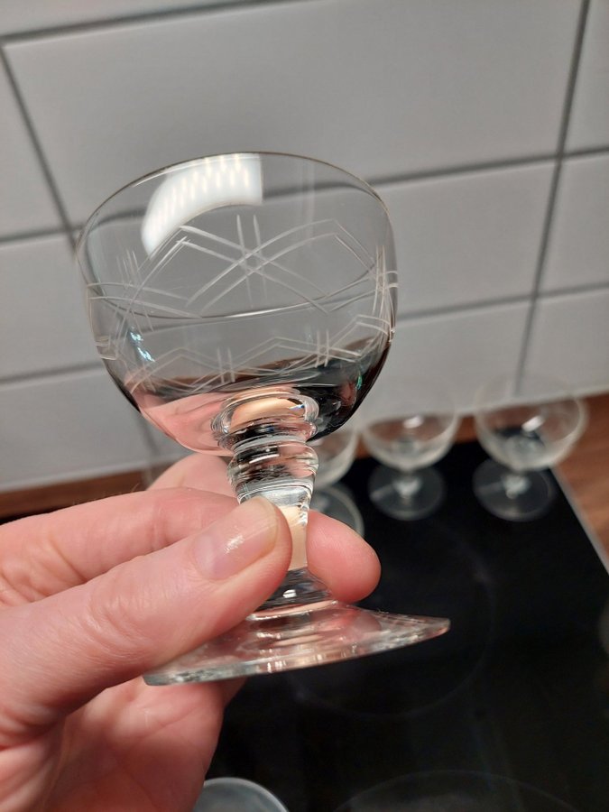 Äldre Retro Likörglas Fot Slipad Dekor